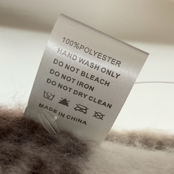 Renee’s NYC Plush Plaid Knit Chocolate Brown Blanket Scarf With Tassel Fringe - Picture 7 of 8